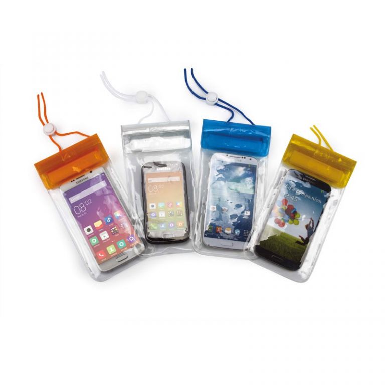 Pochette étanche pour smartphone à la plage